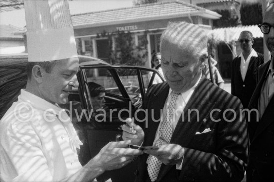 An autograph of Charlie Chaplin for the cook Nice 1956. Car: 1956 Bentley S1, registered VD42299 – CH –, Standard Steel Sports Saloon. Detailed info on this car by expert Klaus-Josef Rossfeldt see About/Additional Infos. - Photo by Edward Quinn