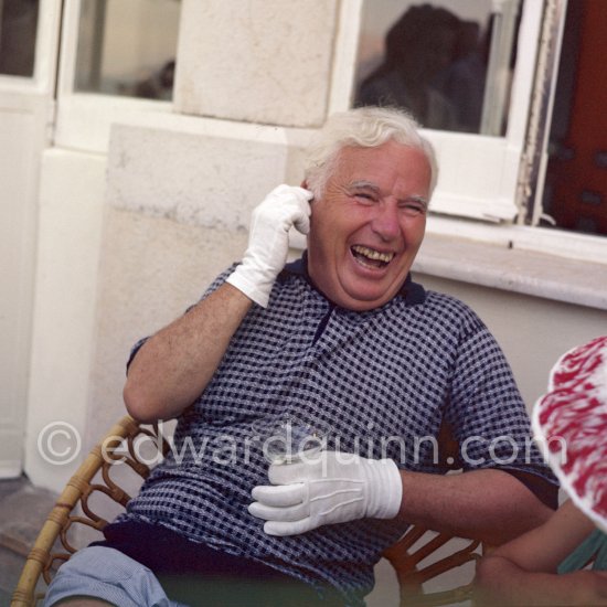 Charlie Chaplin. Villa Lo Scoglietto, Saint-Jean-Cap-Ferrat 1956. - Photo by Edward Quinn