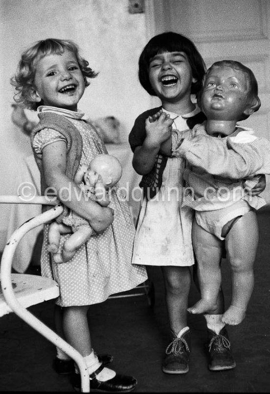 Children: at “Au Rayon du soleil”, home for abandoned children. Cannes 1955. - Photo by Edward Quinn