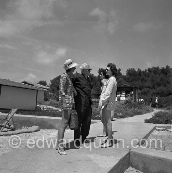 Pamela Churchill. Eden Roc, Cap d'Antibes 1954 - Photo by Edward Quinn