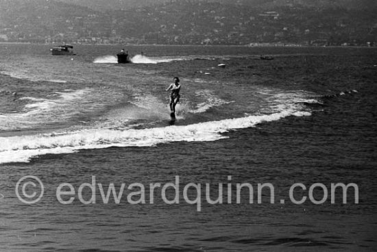 Pamela Churchill. Eden Roc, Cap d'Antibes 1954 - Photo by Edward Quinn