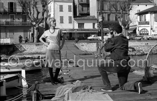 Petula Clark and her husband-to-be Claude Wolff. Antibes 1961. - Photo by Edward Quinn