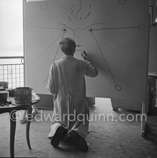 Jean Cocteau, making a drawing for the 6th Cannes Film Festival. Cannes 1953. - Photo by Edward Quinn