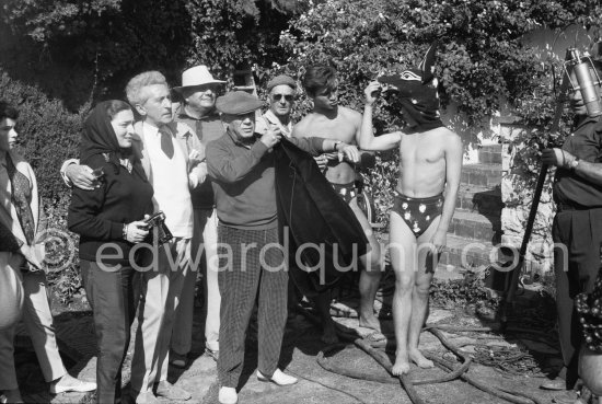 Jacqueline Roque, Jean Cocteau, Alberto Magnelli and Pablo Picasso on the set of the film "Le testament d’Orphée", directed by Jean Cocteau. Saint-Jean-Cap-Ferrat, 1959. - Photo by Edward Quinn