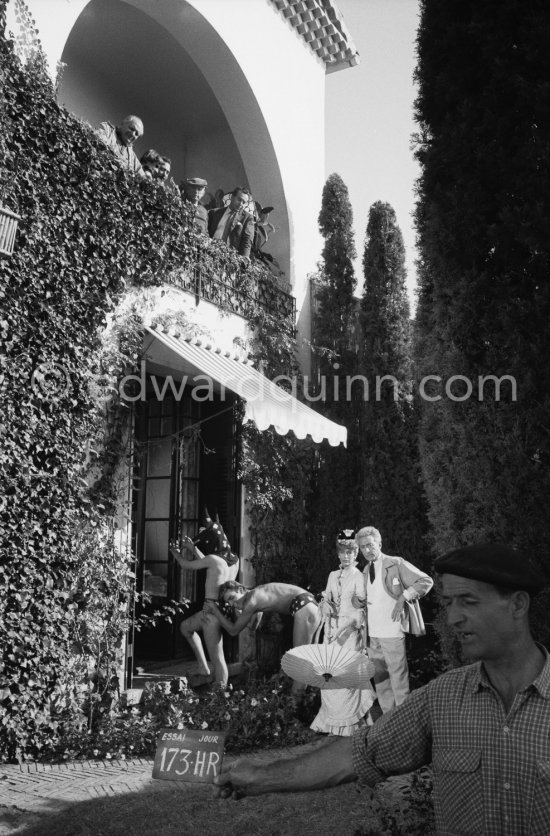 Jean Cocteau, Edouard Dermit, Francine Weisweiller during filming of "Le Testament d’Orphée", film of Jean Cocteau. Alberto Magnelli, Susi Magnelli, Michele Sapone, Pablo Picasso, Renato Guttuso. During film Saint-Jean-Cap-Ferrat 1959. - Photo by Edward Quinn