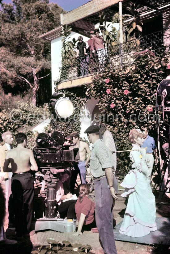 Jean Cocteau, Francine Weisweiller during filming of "Le Testament d’Orphée", film of Jean Cocteau. During film Saint-Jean-Cap-Ferrat 1959. - Photo by Edward Quinn