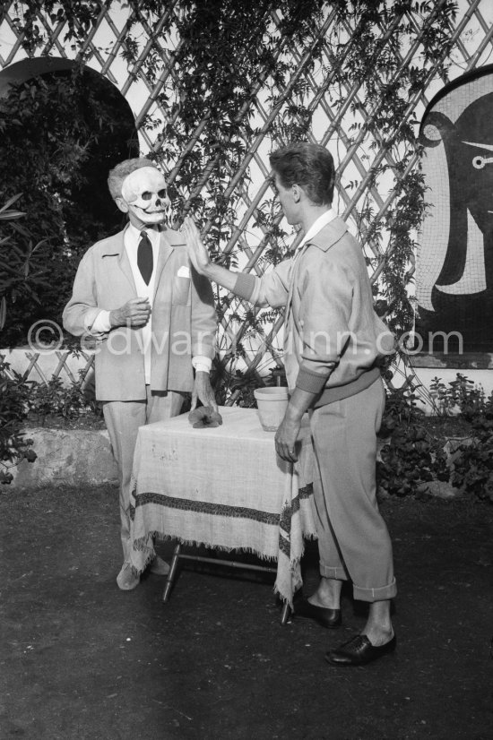 Jean Cocteau, Edouard Dermit during filming of "Le Testament d’Orphée", film of Jean Cocteau. Saint-Jean-Cap-Ferrat 1959. - Photo by Edward Quinn