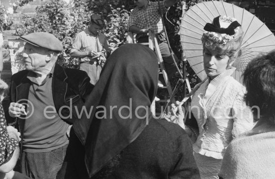 Pablo Picasso, from behind Jacqueline Roque, Francine Weisweiller. During filming of "Le Testament d’Orphée", film of Jean Cocteau. Saint-Jean-Cap-Ferrat 1959. - Photo by Edward Quinn