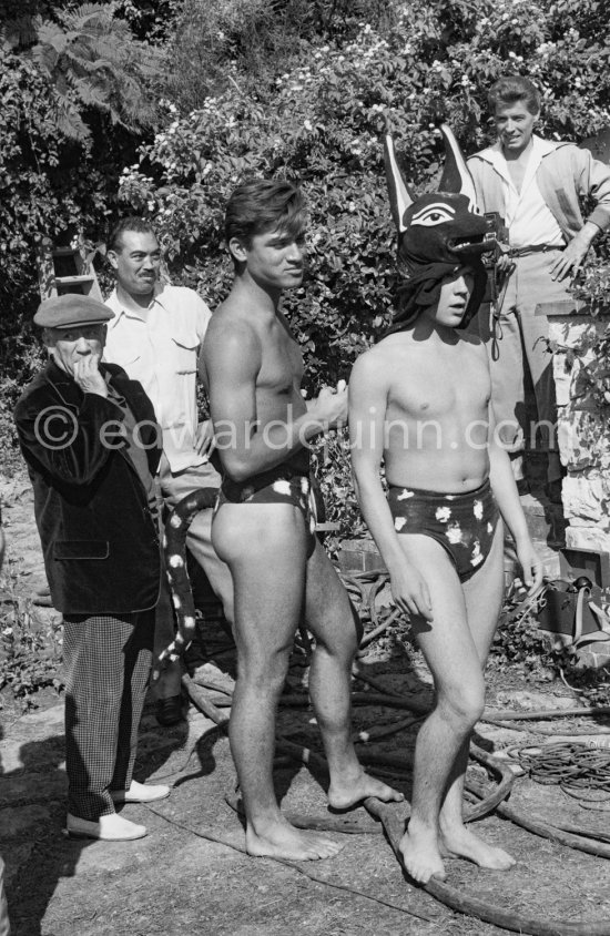 Pablo Picasso, "L\'homme chien" (Guy Dute and Jean-Claude Petit), Edouard Dermit in the background. During filming of "Le Testament d’Orphée", film of Jean Cocteau. Saint-Jean-Cap-Ferrat 1959. - Photo by Edward Quinn