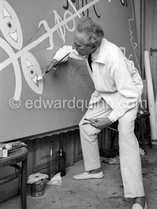 Jean Cocteau and Raymond Moretti. Collective painting "La Naissance du Verseau". Nice 1962. - Photo by Edward Quinn