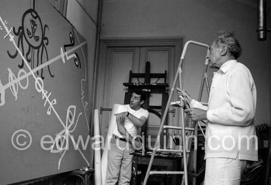 Jean Cocteau and Raymond Moretti. Collective painting "La Naissance du Verseau". Nice 1962. - Photo by Edward Quinn