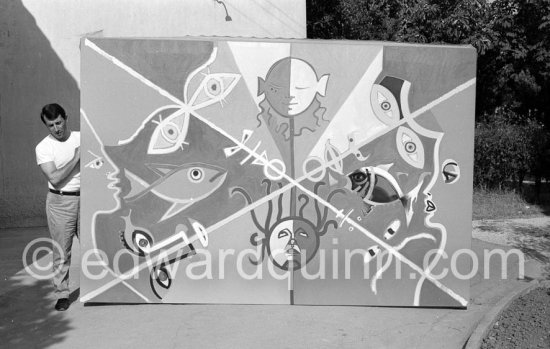 Jean Cocteau and Raymond Moretti. Collective painting "L'Age du Verseau". Nice 1962. - Photo by Edward Quinn