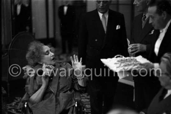 Colette in Monaco for the "Prix Prince Pierre". Hotel de Paris in Monte Carlo 1954. - Photo by Edward Quinn