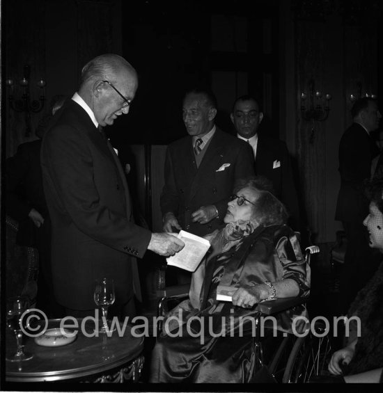 Colette in Monaco for the "Prix Prince Pierre". With Prince Pierre de Polignac. Hotel de Paris in Monte Carlo 1954. - Photo by Edward Quinn