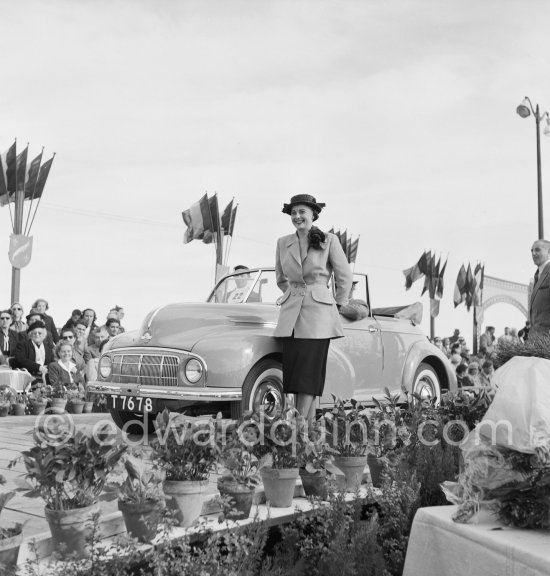 Concours d’Elégance Automobile. N° 22 Morris Minor Tourer of Mr. Petitot won Prix d\'Honneur. Cannes 1951. - Photo by Edward Quinn