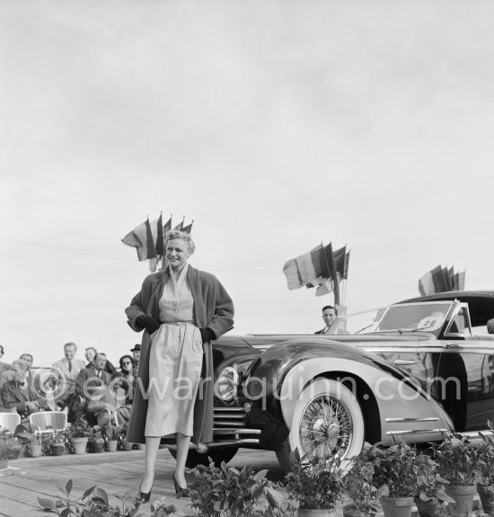 Concours d’Elégance Automobile. N° 28 1946-49 Delahaye 135 M/MS cabriolet "Dandy" by Henri Chapron of Mr. Eminente won Grand Prix with Mlle Janine Roger of Radio "Poste Parisien" and Radio Luxembourg who won "Grand prix d\'originalité". Cannes 28.3. 1951. - Photo by Edward Quinn