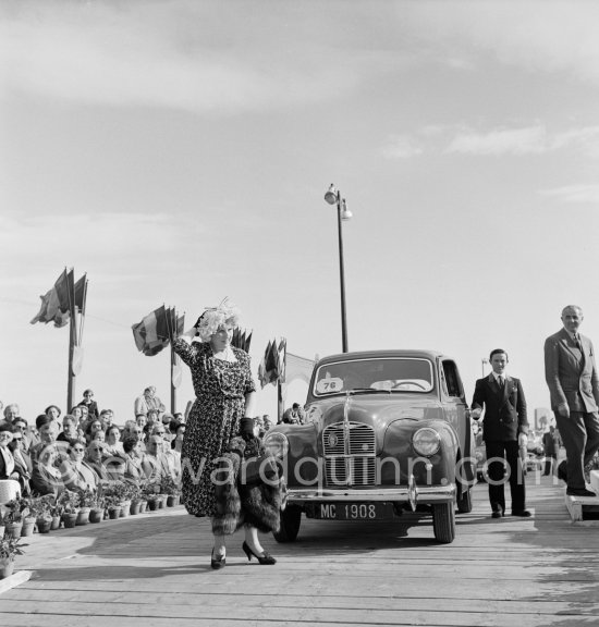 Concours d’Elégance Automobile. N° 76 Austin A of Mrs. Daisy Speranza-Wins, tennis champion, won Prix d'honneur hors concours. Cannes 1951. - Photo by Edward Quinn