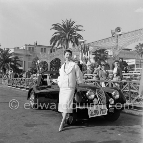 Concours d’Elégance. Jaguar XK 120 roadster. Cannes 1953. - Photo by Edward Quinn