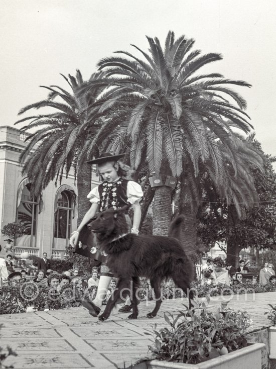 Concours d’élégance, Cannes 1954. - Photo by Edward Quinn