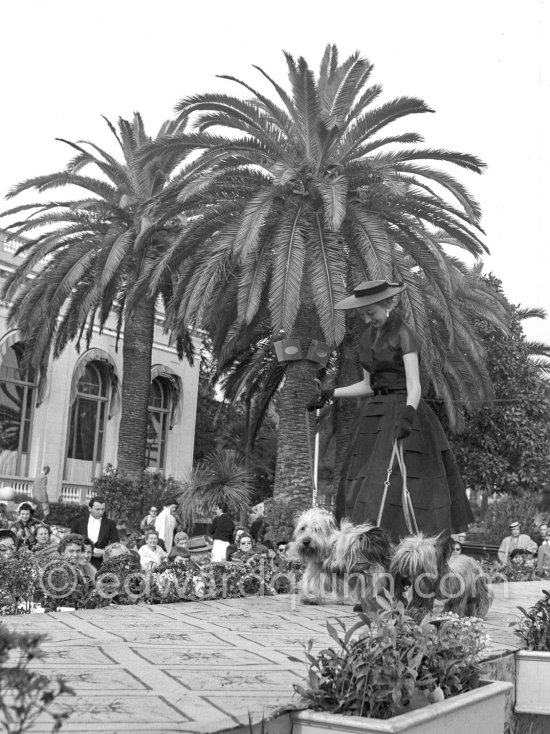 Concours d’élégance, Cannes 1954. - Photo by Edward Quinn