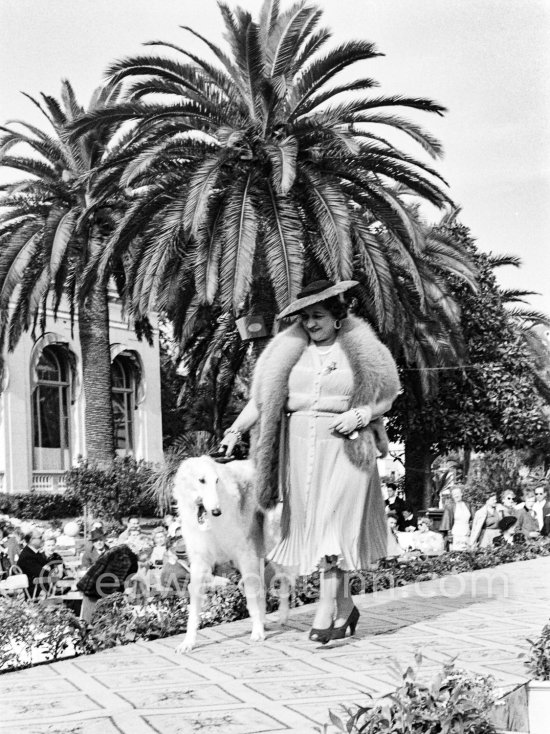 Concours d’élégance, Cannes 1954. - Photo by Edward Quinn