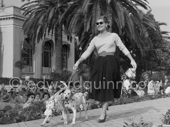 Concours d’élégance, Cannes 1954. - Photo by Edward Quinn