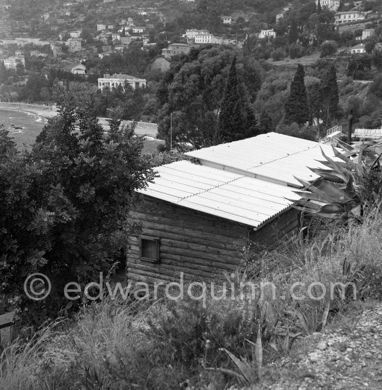 The vacation cabin Le Cabanon of Le Corbusier (Charles-Édouard Jeanneret) attached to the small restaurant L\'Etoile de Mer. Roquebrune-Cap-Martin 1953. - Photo by Edward Quinn