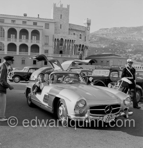 Jeanne Crain, co-star of Jane Russell in the film "Gentlemen Marry Brunettes". On the right a Monégasque policeman on duty. Monaco 1954. Car: 1954 Mercedes-Benz 300 SL Coupé - Photo by Edward Quinn