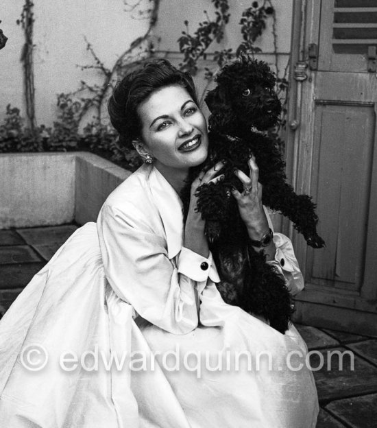 Yvonne de Carlo with a poodle. party at Château de l’Horizon during Cannes Film Festival. Golfe-Juan 1952 - Photo by Edward Quinn