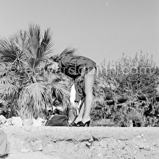 French starlet Simone Delamare. Cannes 1953. - Photo by Edward Quinn