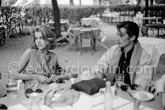 Shooting break: Jane Fonda and Alain Delon on the film set of "Les Félins". Antibes 1964. - Photo by Edward Quinn