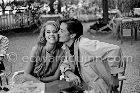 Shooting break: Jane Fonda and Alain Delon on the film set of "Les Félins". Antibes 1964. - Photo by Edward Quinn