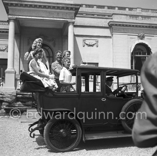 Diana Dors, Belinda Lee and others. Cannes Film Festival 1956. - Photo by Edward Quinn