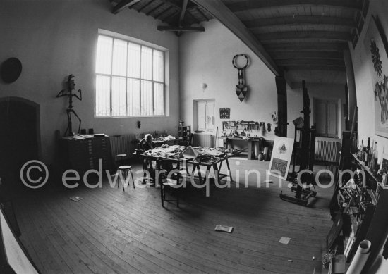 Max Ernst working at his studio in Seillans 1975. Behind him paintings "Humanae vitae I and II" - Photo by Edward Quinn