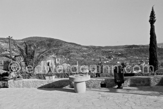Sculptures in the garden of the second house of Max Ernst and Dorothea Tanning in Seillans 1975. - Photo by Edward Quinn