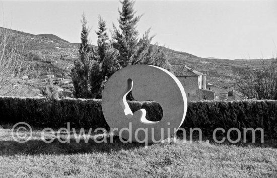 Sculpture (Hans Arp?) in the garden of the second house of Max Ernst and Dorothea Tanning in Seillans 1975. - Photo by Edward Quinn
