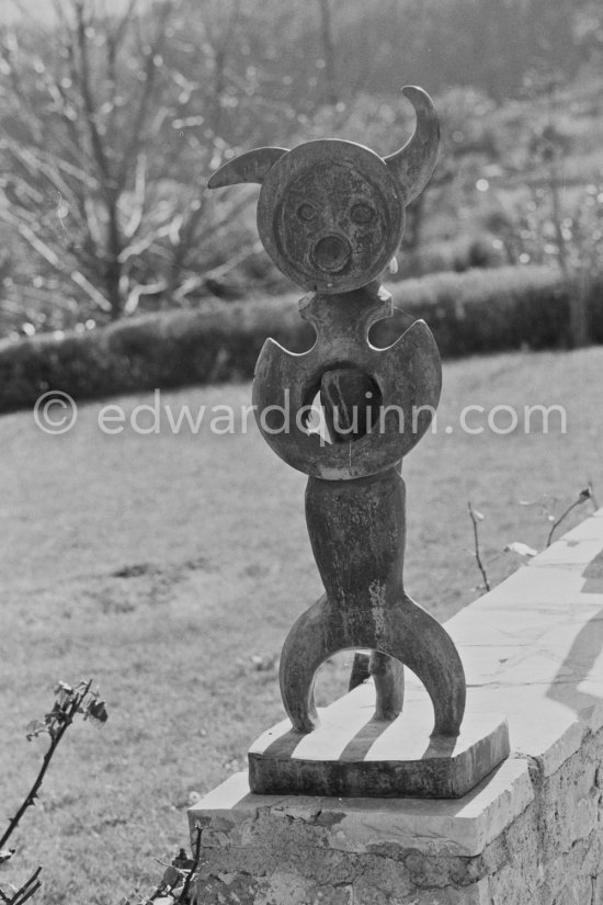 "Moonmad" in the garden of the second house of Max Ernst and Dorothea Tanning in Seillans 1975. - Photo by Edward Quinn