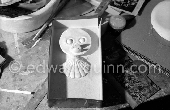 Stage of "L'oiseau Janus" ("Vogel Janus"). At Max Ernst's studio. Paris 1974. - Photo by Edward Quinn