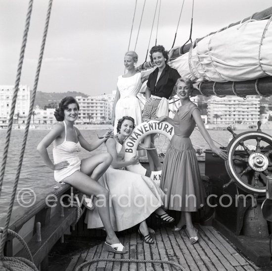 British fashion models cruising along the Côte d\'Azur on board the yacht Bonaventura. Cannes 1955. - Photo by Edward Quinn