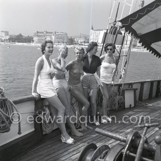 British ashion models cruising along the Côte d\'Azur on board the yacht Bonaventura. Cannes 1955. - Photo by Edward Quinn