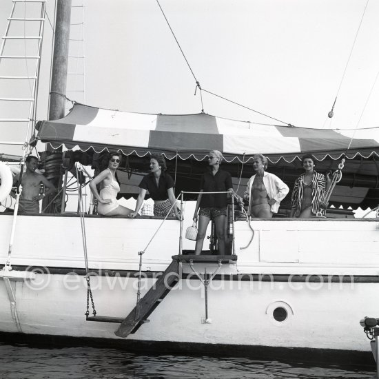 British fashion models cruising along the Côte d\'Azur on board the yacht Bonaventura. Cannes 1955. - Photo by Edward Quinn