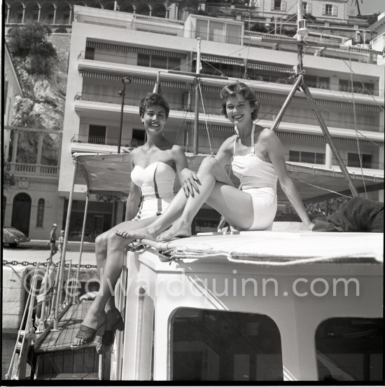 Fashion models cruising along the Côte d\'Azur on board the yacht Vacation I. Monaco 1955. - Photo by Edward Quinn