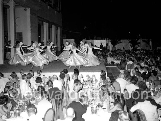 Dior fashion show at Monte Carlo summer gala 1953. - Photo by Edward Quinn