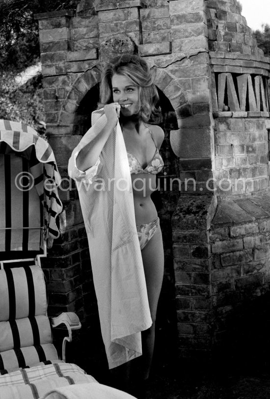 Jane Fonda on the film set of "Les Félins" ("Love Cage", "Joy House"), Antibes 1964. - Photo by Edward Quinn