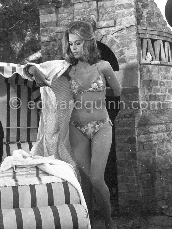 Jane Fonda on the film set of "Les Félins" ("Love Cage", "Joy House"), Antibes 1964. - Photo by Edward Quinn