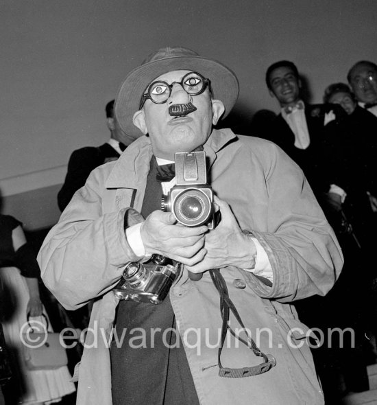 Funny photographer. Cannes 1957. - Photo by Edward Quinn