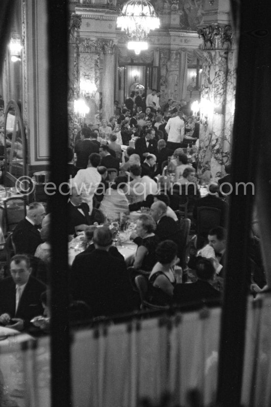 New Year\'s Eve gala at Hôtel de Paris. Monte Carlo 1956. - Photo by Edward Quinn