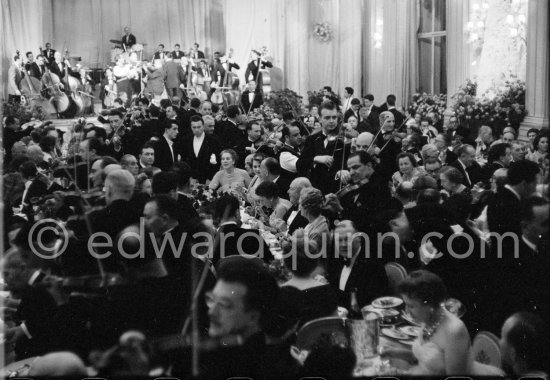 Bal de la rose ("Bal du Printemps"), Monte Carlo 1955. - Photo by Edward Quinn