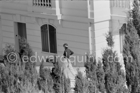 Greta Garbo, visiting Villa The Rock, before moving in. Cap d’Ail 1955. - Photo by Edward Quinn