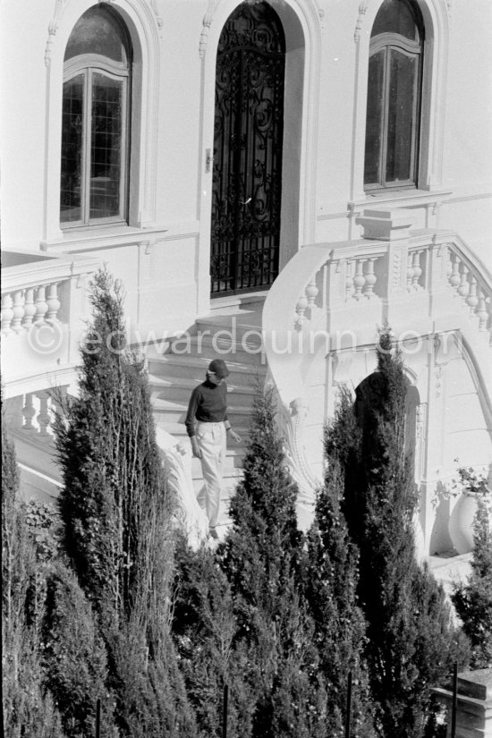 Greta Garbo, visiting Villa The Rock, before moving in. Cap d’Ail 1955. - Photo by Edward Quinn